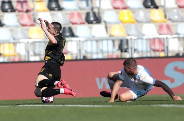 UZBUDLJIVO NA RUJEVICI: Rijeka i Osijek u žestokom obračunu