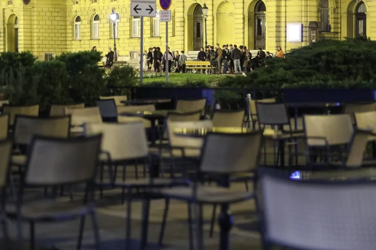 Kafići mogu raditi samo do 22 sata. Foto: Luka Stanzl/PIXSELL