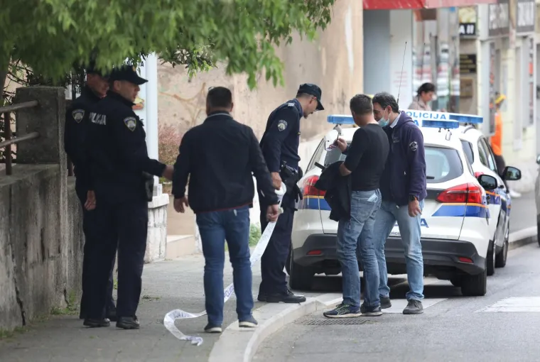 Ostavljen 'zvončić' ispred &scaron;ibenskog SDP-a! 'Radi se o zaostalom minsko-eksplozivnom sredstvu iz Domovinskog rata'