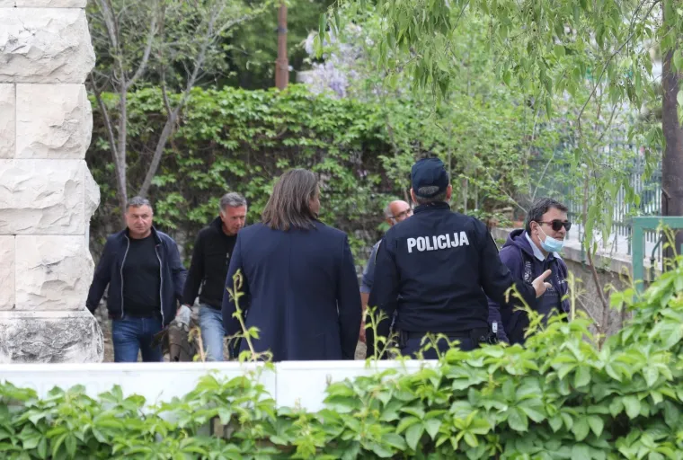 Ostavljen 'zvončić' ispred &scaron;ibenskog SDP-a! 'Radi se o zaostalom minsko-eksplozivnom sredstvu iz Domovinskog rata'