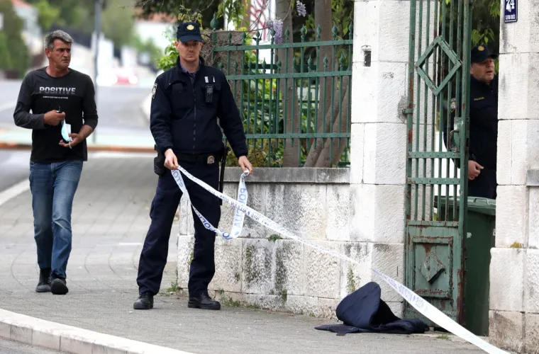 Ostavljen 'zvončić' ispred &scaron;ibenskog SDP-a! 'Radi se o zaostalom minsko-eksplozivnom sredstvu iz Domovinskog rata'