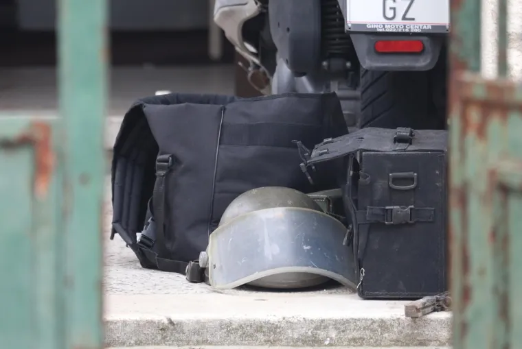 Ostavljen 'zvončić' ispred &scaron;ibenskog SDP-a! 'Radi se o zaostalom minsko-eksplozivnom sredstvu iz Domovinskog rata'