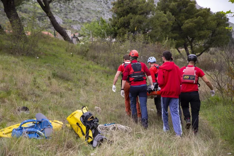 Mjesto užasa kod Mostara: U potopljenom autu pronađen mrtav mu&scaron;karac, traži se dijete