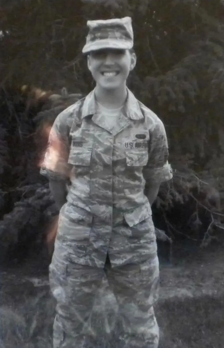 Profil je otvorila u veljači pro&scaron;le godine i ubrzo je prona&scaron;la neiskori&scaron;tenu ni&scaron;u  - vrijeđanje veličine i oblika penisa. U prvoj godini je zaradila 1,3 milijuna dolara i stotine tisuća fanova.