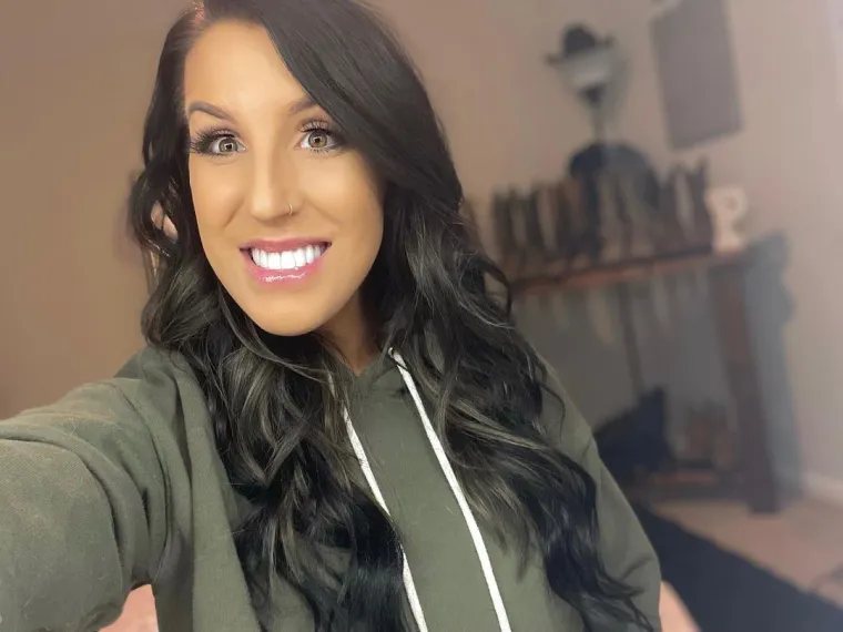 Profil klijenata je, kaže raznolik. &bdquo;Neki od njih su mu&scaron;karci sasvim prosječnih veličina penisa koji samo žele da ismijavam njihove 'alatke'. Drugi su siču&scaron;ni i žele da im govorim kako ih nikad ne bi ni pipnula ili kako me nikad ne bi mogli zadovoljiti&ldquo;, kaže