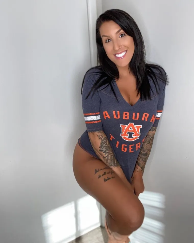 KRPALA KRAJ S KRAJEM, A DANAS PLIVA U NOVCU: 'Vrijeđali su me, a sada masno plaćaju da ja vrijeđam njihove penise'