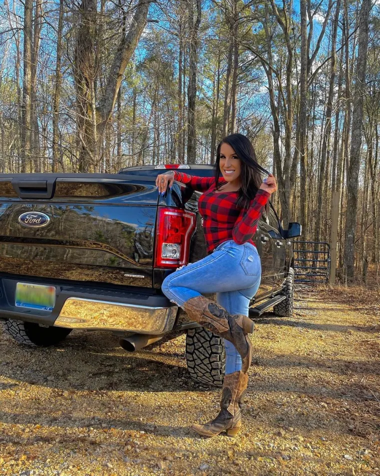 KRPALA KRAJ S KRAJEM, A DANAS PLIVA U NOVCU: 'Vrijeđali su me, a sada masno plaćaju da ja vrijeđam njihove penise'