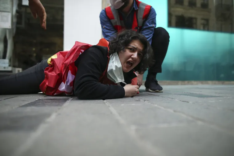 Dramatične fotogafije iz Turske! Stotine uhićenih na prvomajskim prosvjedima: Kri&scaron;ili su policijski sat