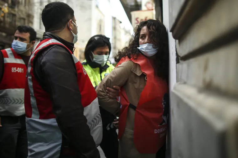 Dramatične fotogafije iz Turske! Stotine uhićenih na prvomajskim prosvjedima: Kri&scaron;ili su policijski sat