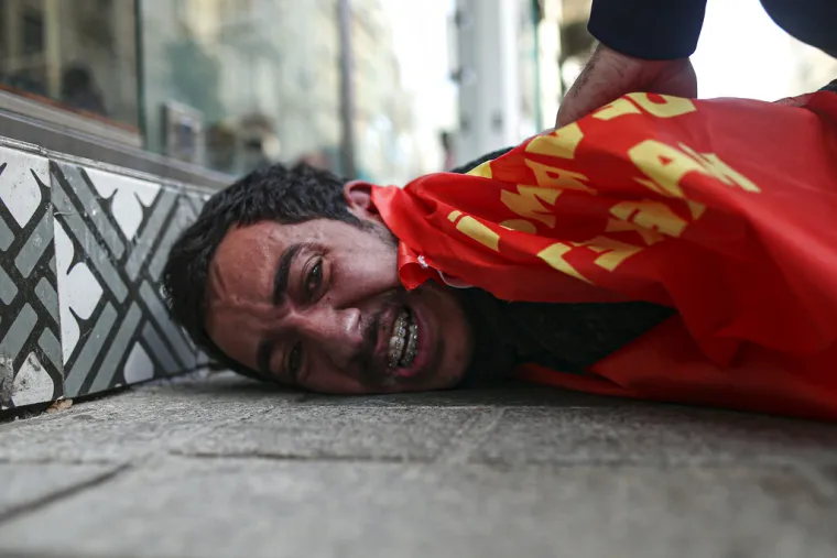 Dramatične fotogafije iz Turske! Stotine uhićenih na prvomajskim prosvjedima: Kri&scaron;ili su policijski sat