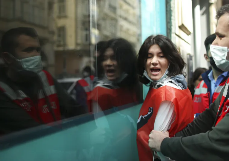 Dramatične fotogafije iz Turske! Stotine uhićenih na prvomajskim prosvjedima: Kri&scaron;ili su policijski sat