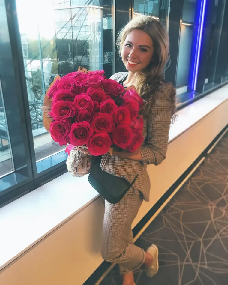 ...no povratku na tlo samozatajna je djevojka koja se najradije bavi sportom.