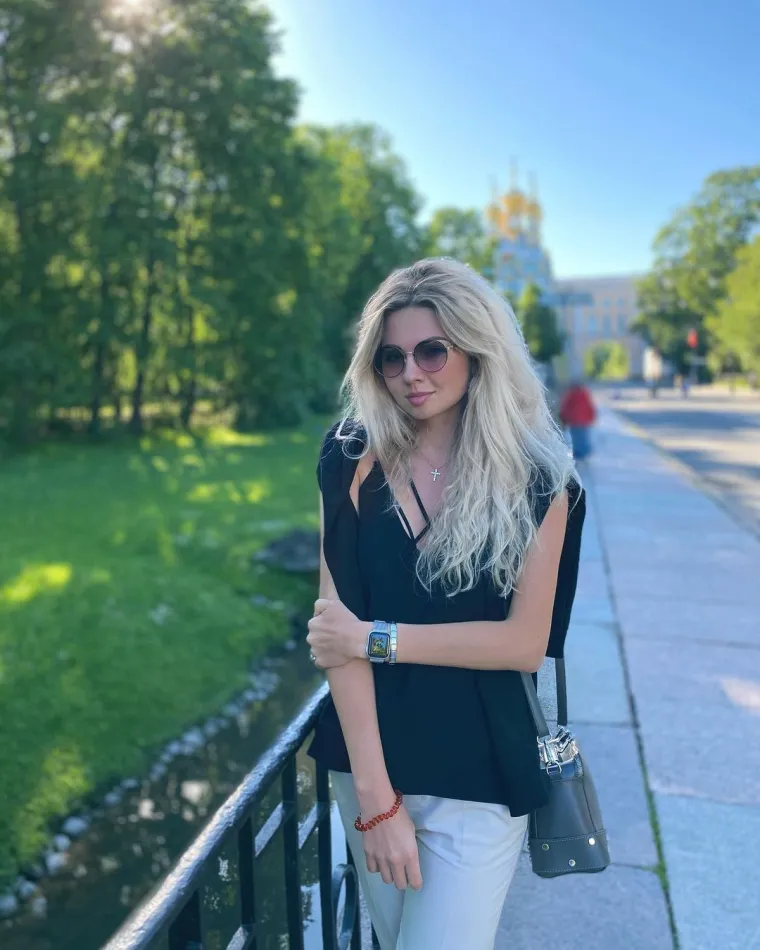 SVI OSTANU BEZ RIJEČI KADA JOJ ZAVIRE NA PROFIL OVE SEKSI PILOTKINJE: Tamo ćete naći ljepote koje rijetke žene mogu prikazati