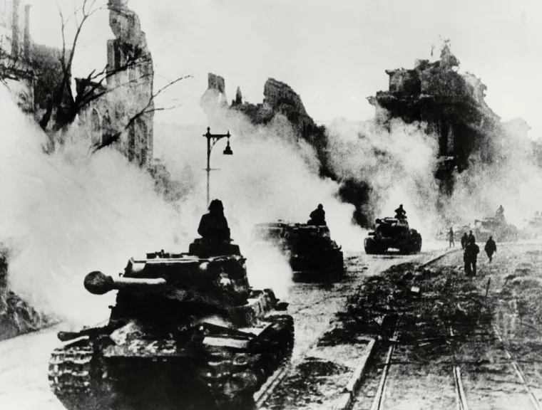 DAN KOJI JE NIJEMCE ZAVIO U CRNO: Hitler je znao što slijedi - ubio se samo dva dana prije ovih scena užasa