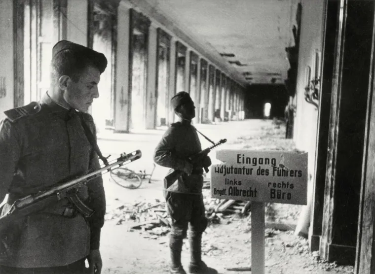 DAN KOJI JE NIJEMCE ZAVIO U CRNO: Hitler je znao što slijedi - ubio se samo dva dana prije ovih scena užasa