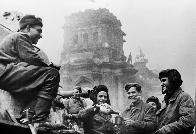 DAN KOJI JE NIJEMCE ZAVIO U CRNO: Hitler je znao &scaron;to slijedi - ubio se samo dva dana prije ovih scena užasa