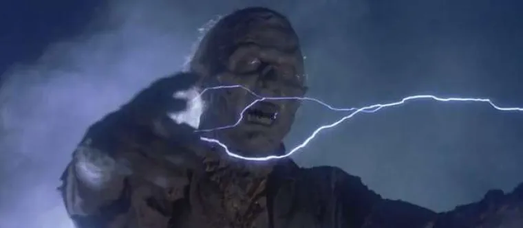 Kane Hodder dobrovoljno se javio da mu u usta stave žive crve kako bi pojačao dojam u "Zatvoru".