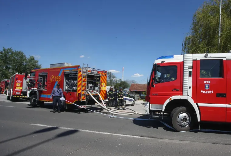 Drama u Novom Zagrebu! Izbio požar u reciklažnom dvori&scaron;tu, gusti dim sukljao je u zrak