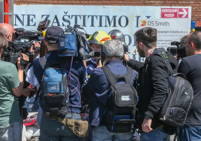 Drama u Novom Zagrebu! Izbio požar u reciklažnom dvori&scaron;tu, gusti dim sukljao je u zrak