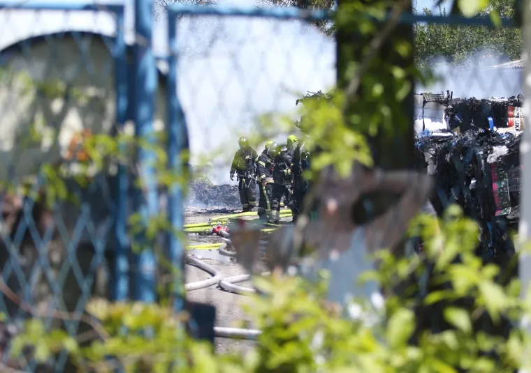 Drama u Novom Zagrebu! Izbio požar u reciklažnom dvori&scaron;tu, gusti dim sukljao je u zrak