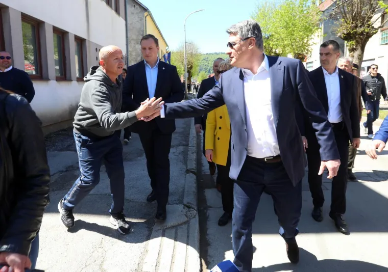 Milanović u općini Pla&scaron;ki dočekan pljeskom i ovacijama