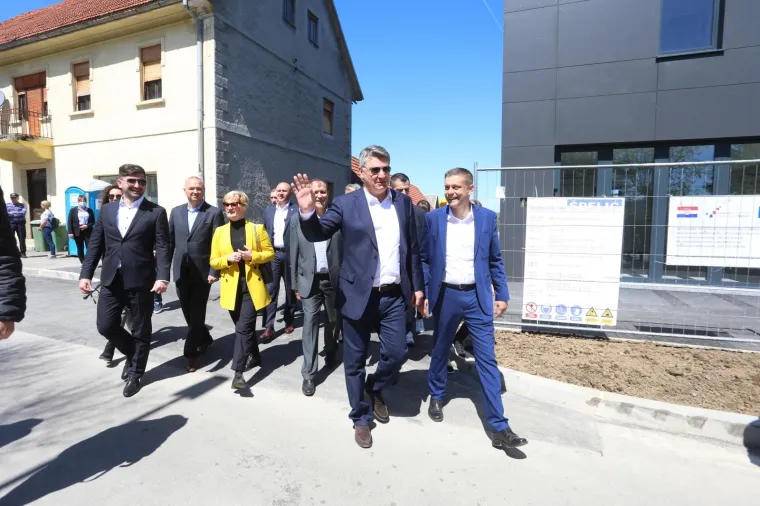 Milanović u općini Pla&scaron;ki dočekan pljeskom i ovacijama