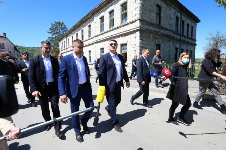 Milanović u općini Pla&scaron;ki dočekan pljeskom i ovacijama
