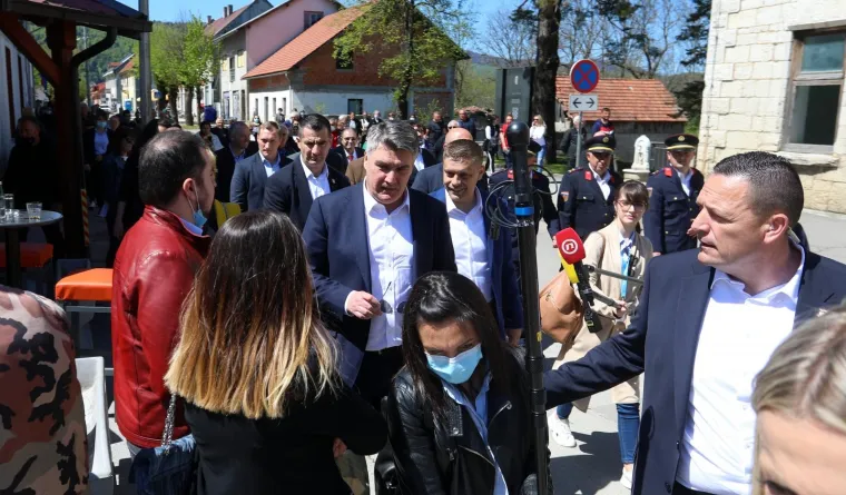 Milanović u općini Pla&scaron;ki dočekan pljeskom i ovacijama