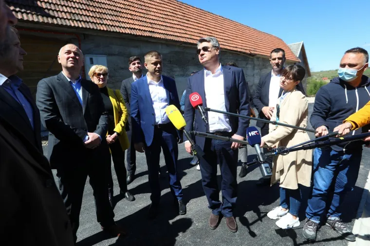 Milanović u općini Pla&scaron;ki dočekan pljeskom i ovacijama