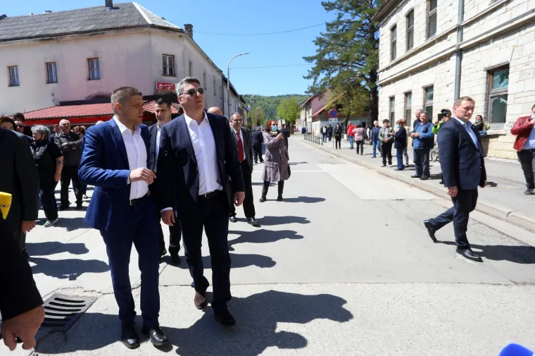 Milanović u općini Pla&scaron;ki dočekan pljeskom i ovacijama