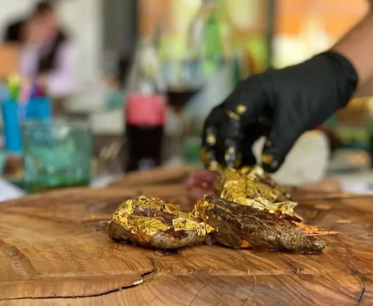 Legendarni MMA borac Alistair Overeem (40, 47-19) na svom je Instagram profilu objavio fotografije boravka u Hrvatskoj, točnije u Trogiru i Splitu. (Instagram)