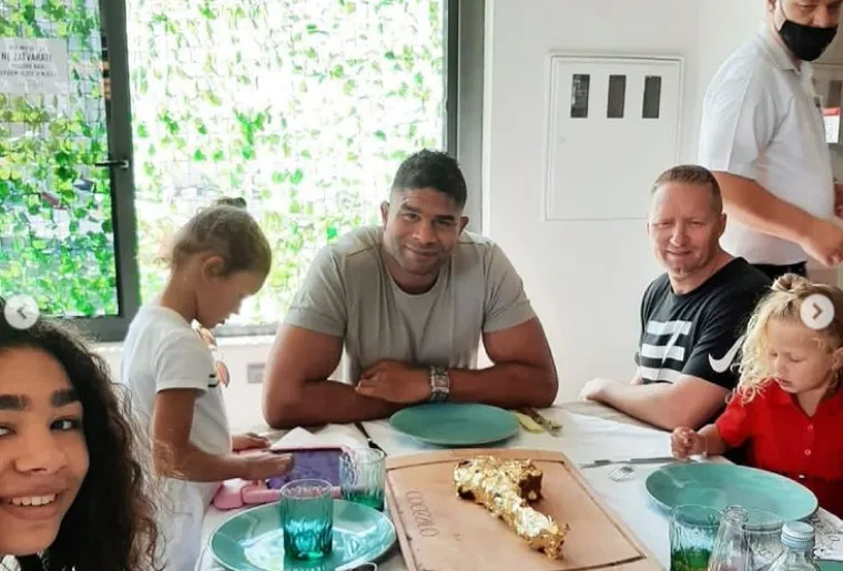 Tko zna, možda ga hrvatski zrak, hrana i ugodno dru&scaron;tvo itekako dobro rekupira, oporavi za svoje nove izazove. (Instagram)