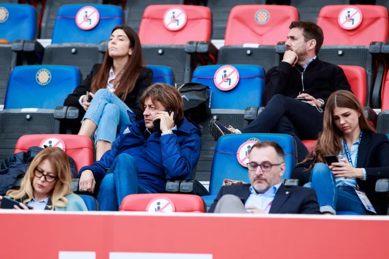 MA TKO TO TAMO NAMA GLEDA? Zanimljiva lica na poljudskom Zapadu - ima jedan čovjek, dio dinamovaca ga baš ne voli