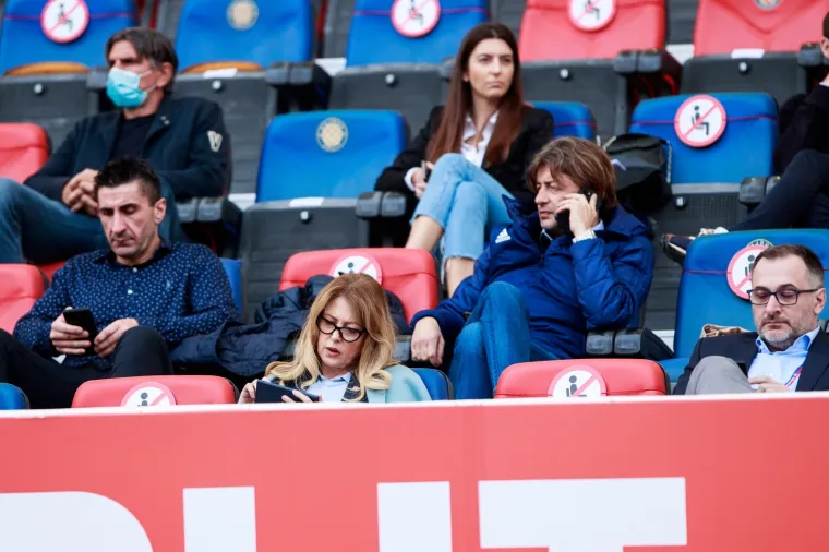 MA TKO TO TAMO NAMA GLEDA? Zanimljiva lica na poljudskom Zapadu - ima jedan čovjek, dio dinamovaca ga baš ne voli