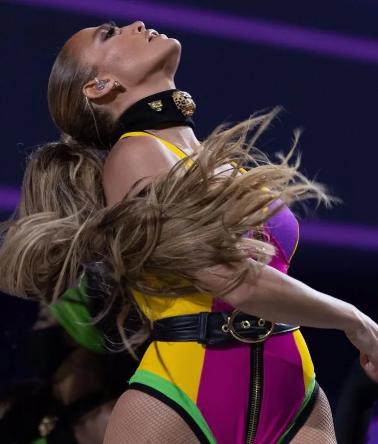 J.LO ZAGOLICALA MA&Scaron;TU U SIĆU&Scaron;NOM TRIKOU: Pogled na ovu slavnu guzu nikad ne dosadi, zar ne?