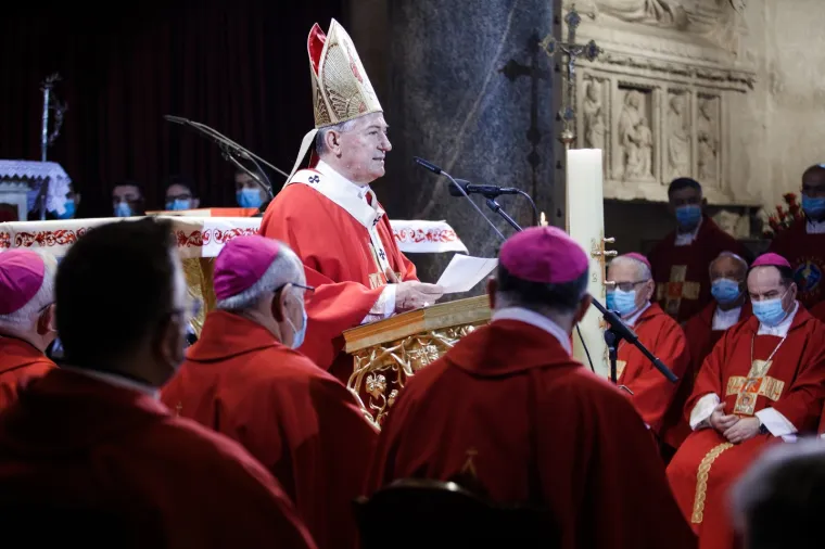 Mnoštvo vjernika je slavilo sv. Dujma ispred i u katedrali