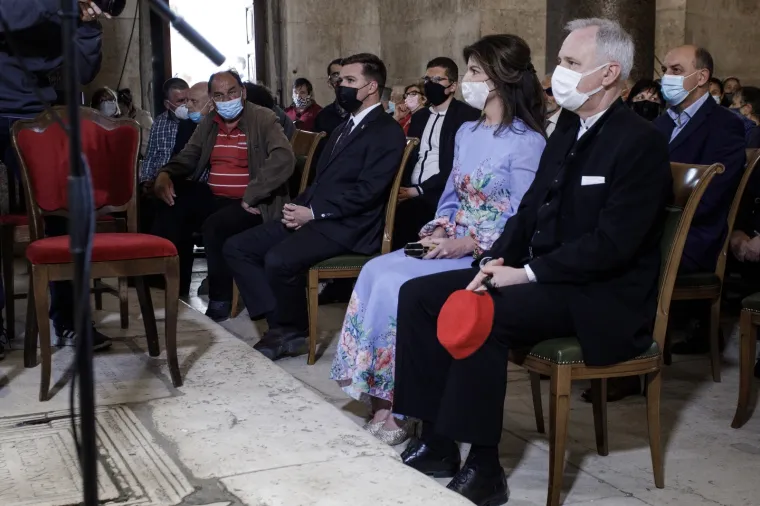 Mno&scaron;tvo vjernika je slavilo sv. Dujma ispred i u katedrali