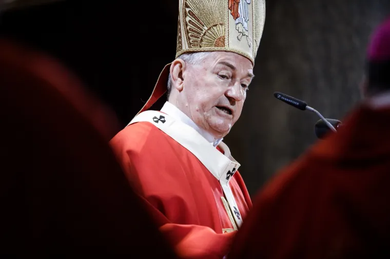 Mno&scaron;tvo vjernika je slavilo sv. Dujma ispred i u katedrali