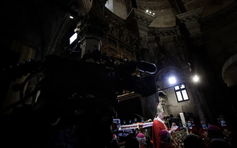 Mno&scaron;tvo vjernika je slavilo sv. Dujma ispred i u katedrali