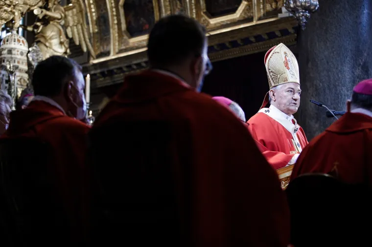 Mno&scaron;tvo vjernika je slavilo sv. Dujma ispred i u katedrali