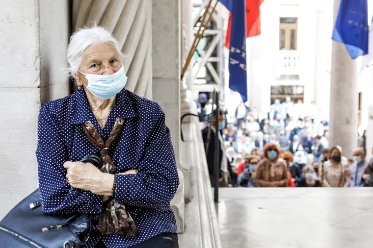 Mno&scaron;tvo vjernika je slavilo sv. Dujma ispred i u katedrali