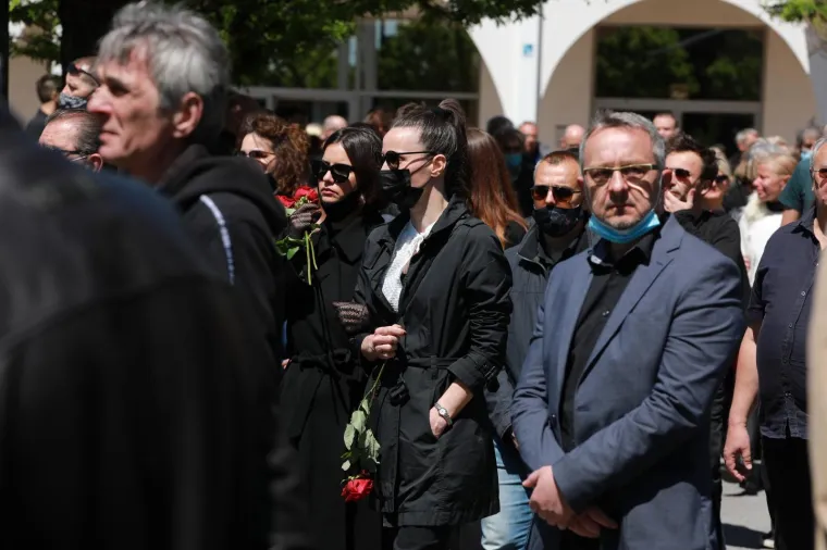 Posljednji ispraćaj Saše Anočića: Kolege se kroz suze opraštaju od njega