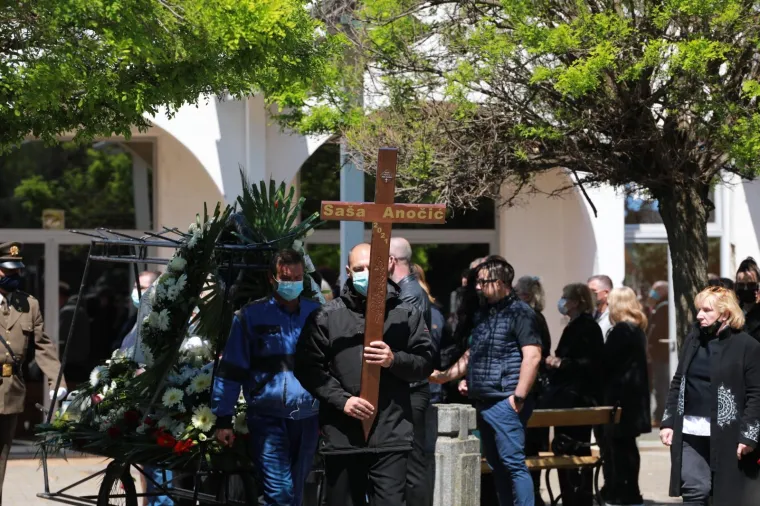 Posljednji ispraćaj Sa&scaron;e Anočića: Kolege se kroz suze opra&scaron;taju od njega