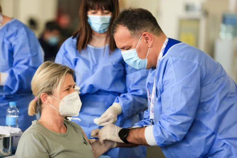 MINISTAR BERO&Scaron; CIJEPIO GRAĐANE NA ZAGREBAČKOM VELESAJMU: 'Cijepljenje nam daje nadu da će zavr&scaron;iti epidemija'