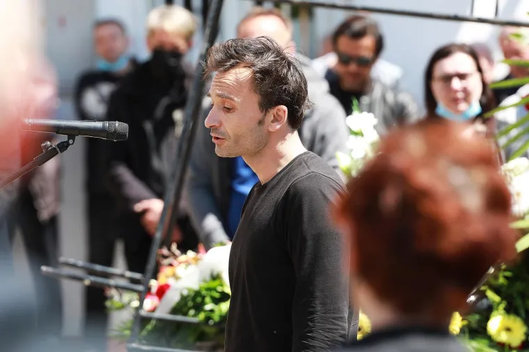 Između ostalih, o Sa&scaron;i je na pogrebu govorio glumac Rakan Rushaidat s kojim je bio blizak.