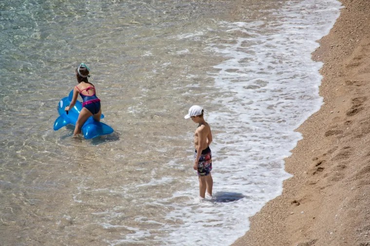 Sunce je izmamilo i Dubrovčane na plažu: Pravi ljeti dan u Dubrovniku
