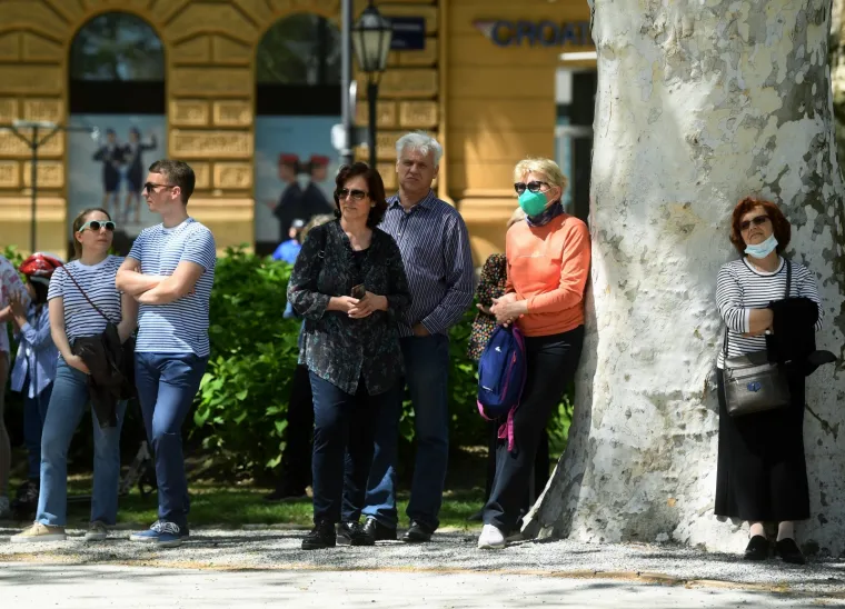 Koncert na Zrinjevcu: Malo tko nosi masku, podsjeća na vrijeme "starog normalnog"