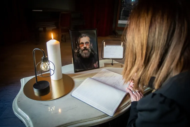 Saša Anočić iznenada je preminuo u 53-godini. Kao redatelj karijeru je započeo u HNK u rodnom Osijeku, a nastavio u ZKM-u nakon čega prelazi u Trešnju FOTO: Davor Javorovic/PIXSELL