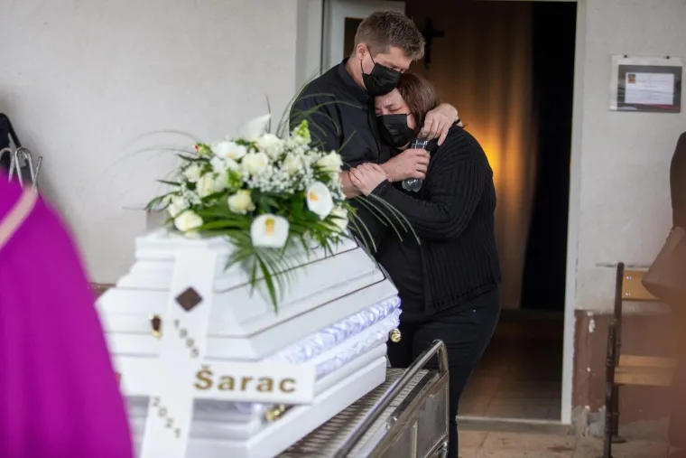 Osijek: Na groblju Retfala sahranjena je Ena &Scaron;arac