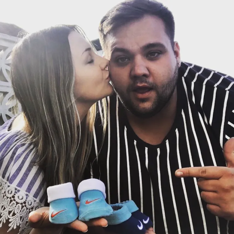 ZA&Scaron;TO NEKI DRUGIMA NE MOGU OPROSTITI LJUBAV? Neprestano je napadaju, pitaju za&scaron;to je ljepotica poput nje izabrala takvog mu&scaron;karca